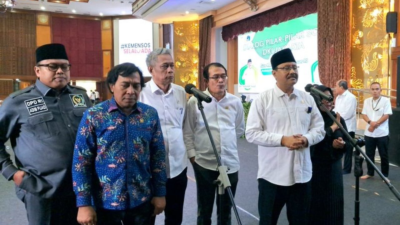 Mensos Pastikan Logistik Korban Banjir Jakarta Tercukupi