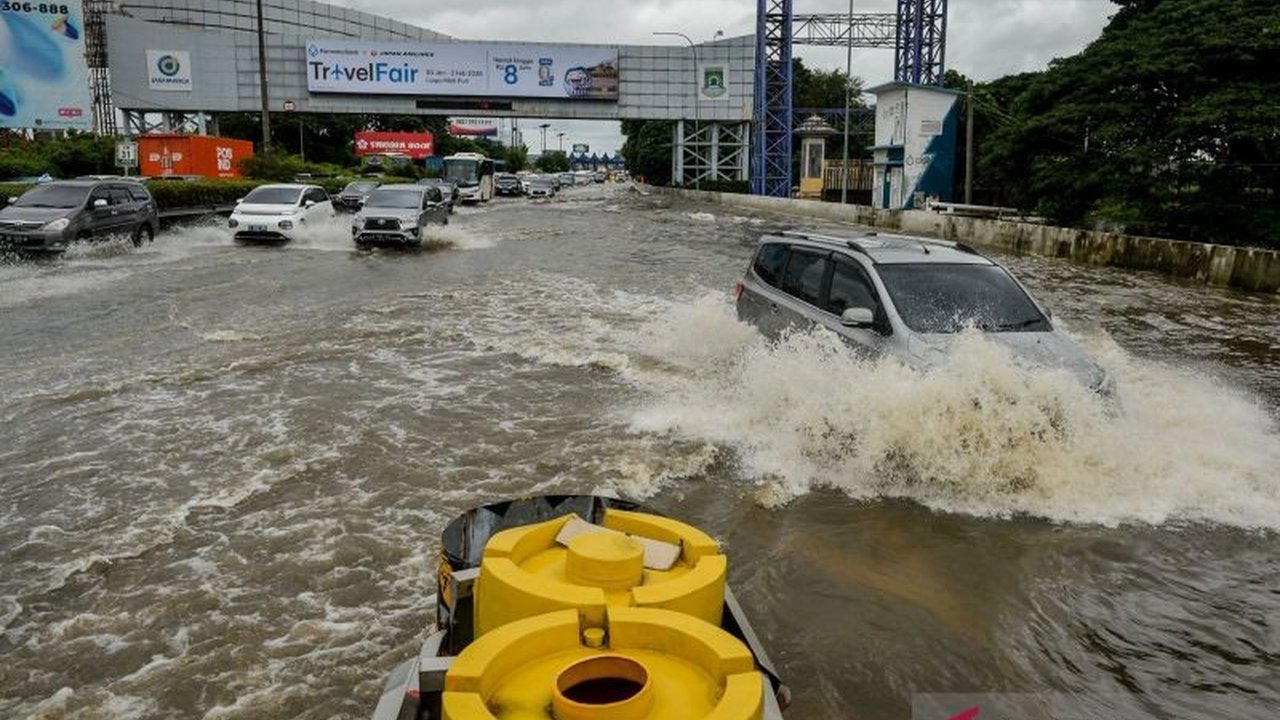Ketua DPRD DKI Jakarta meminta Pemprov DKI untuk kembali melakukan operasi modifikasi cuaca (OMC) guna mengantisipasi banjir susulan setelah melihat efektifitasnya dalam mengurangi dampak hujan ekstrem di tahun lalu.