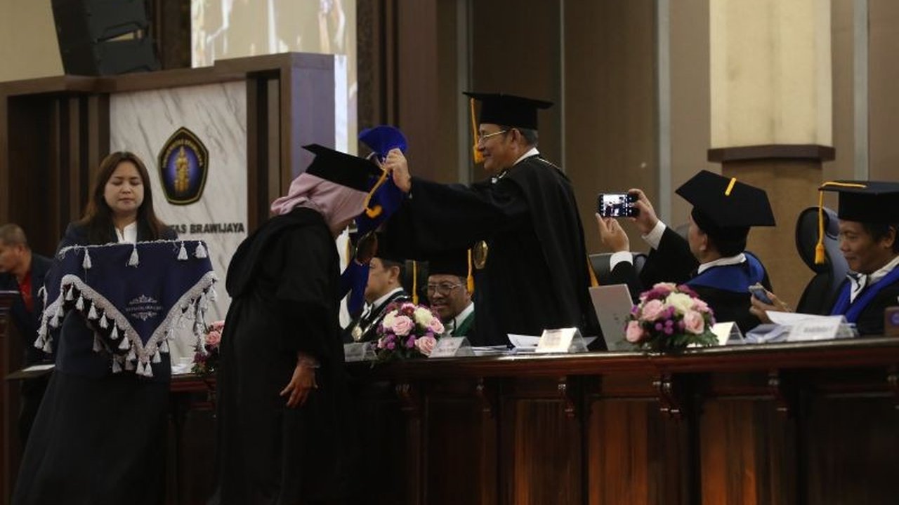 Universitas Brawijaya (UB) Malang resmi mengukuhkan 8 profesor baru dari berbagai disiplin ilmu,  dengan fokus riset pada isu keberlanjutan, lingkungan, dan kesejahteraan masyarakat.