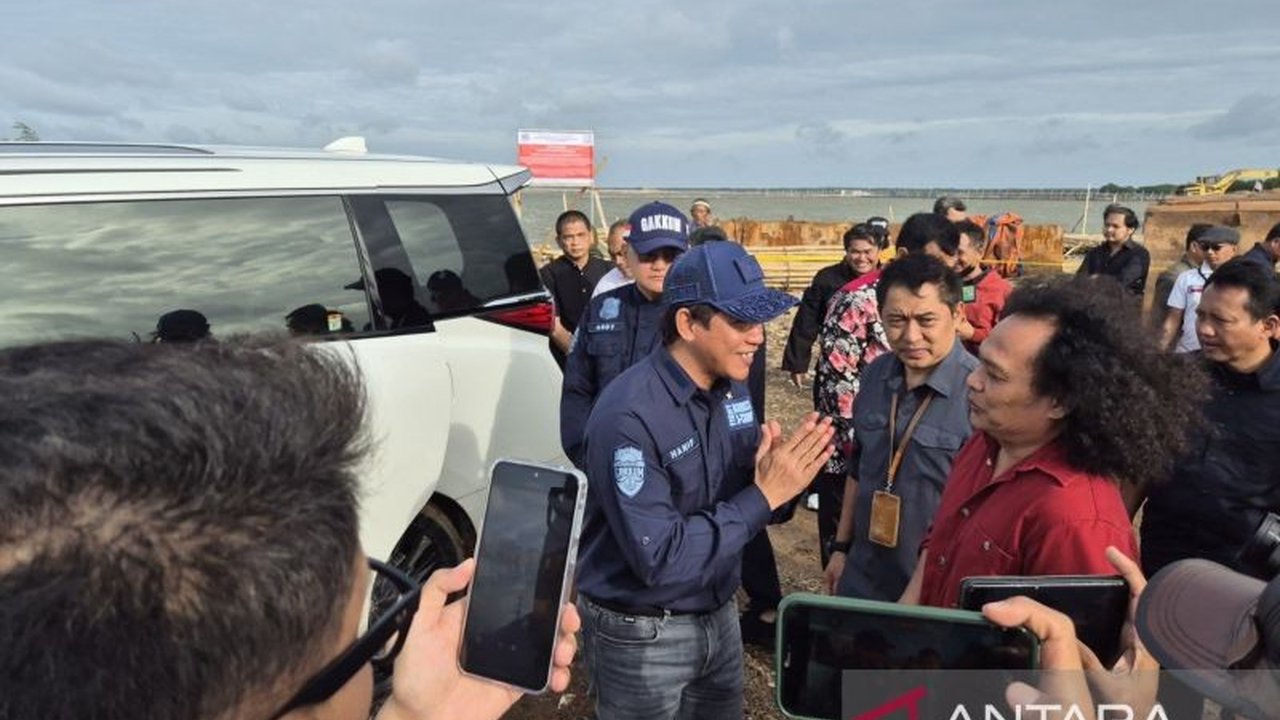 PT TRPN meminta maaf atas reklamasi di Pal Jaya, Bekasi, yang diduga melanggar aturan dan dilakukan atas permintaan Pemprov Jawa Barat untuk meningkatkan akses pelabuhan, dengan klaim niat baik untuk memajukan perekonomian.