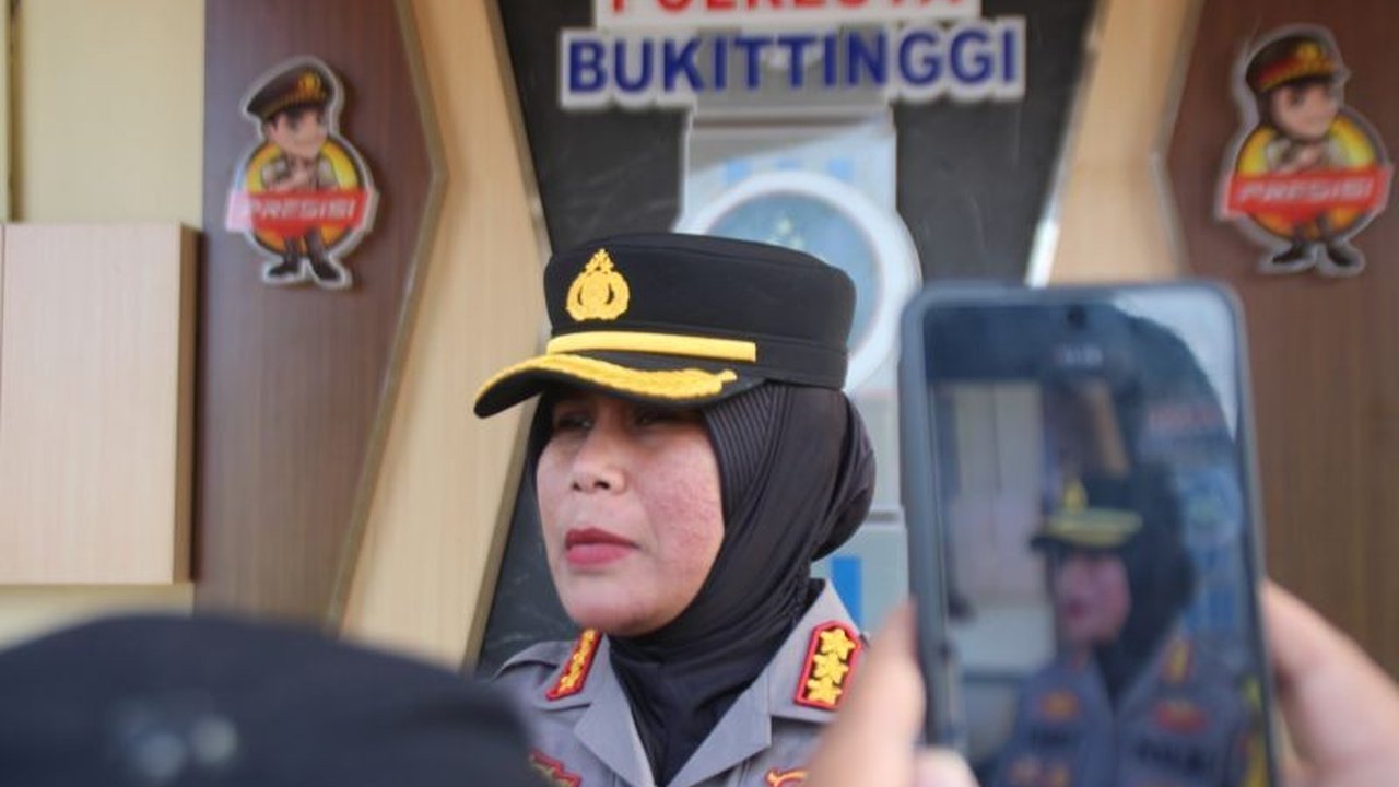 Polresta Bukittinggi meningkatkan pengamanan di objek wisata selama libur nasional untuk mengantisipasi hal-hal yang tidak diinginkan dan memastikan kenyamanan wisatawan, termasuk imbauan kepada pengunjung untuk tetap waspada.