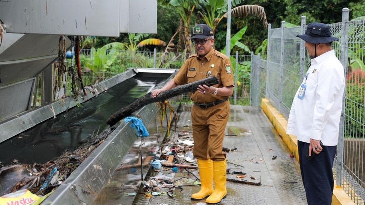 Pemkot Batam mengajak masyarakat menerapkan prinsip Reduce, Reuse, Recycle (3R) guna mengatasi masalah sampah dan menjaga kebersihan lingkungan kota.
