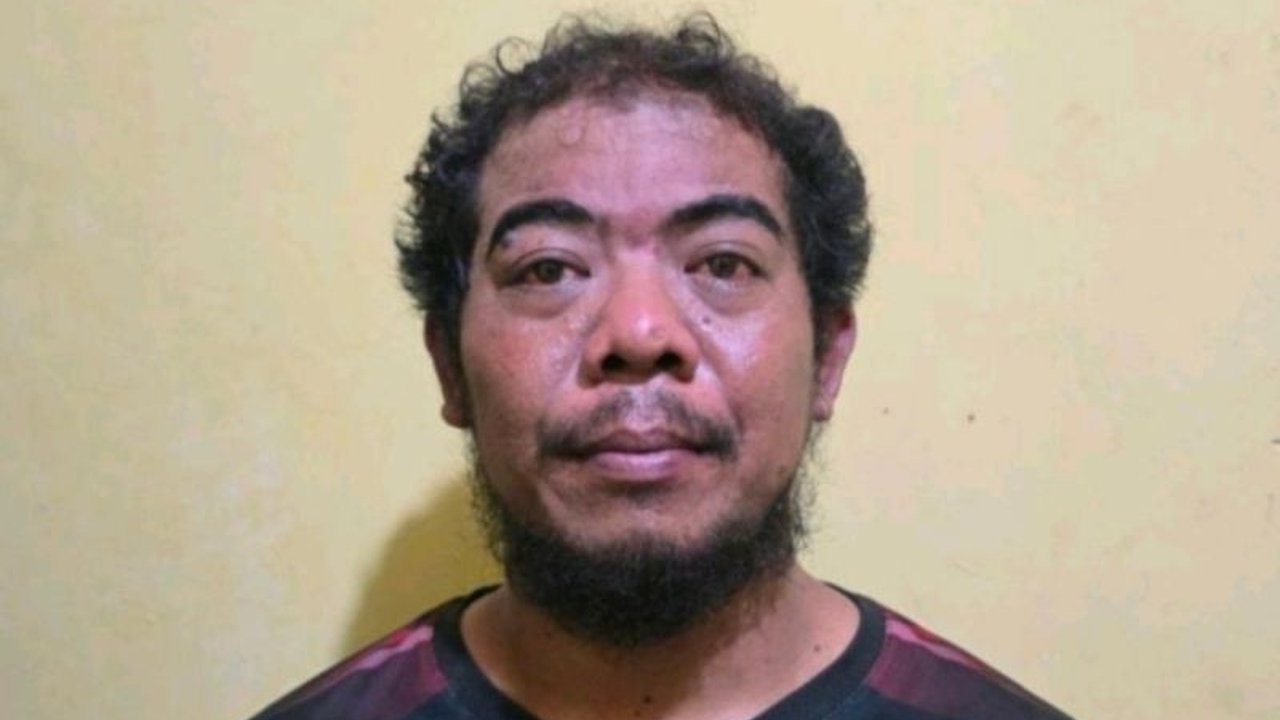 Polda Metro Jaya menangkap W (40) di Serang, Banten, pelaku pencabulan anak di Tangerang dengan modus mengaku bisa menyembuhkan penyakit melalui air mani, korbannya adalah anak-anak yang sedang mengaji.