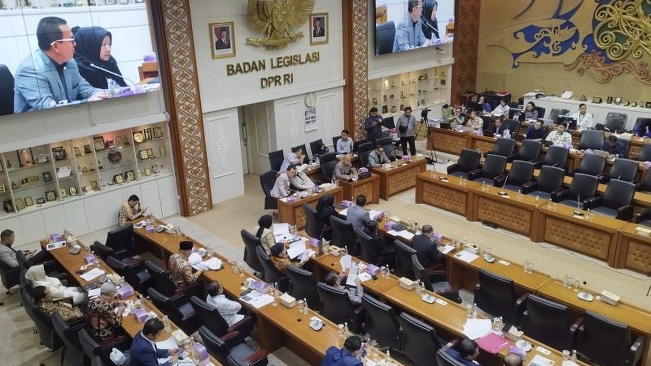 Badan Legislasi DPR RI memulai penyusunan RUU revisi UU Pelindungan Pekerja Migran Indonesia (PPMI) untuk meningkatkan devisa negara dan keamanan pekerja migran Indonesia (PMI) di luar negeri.