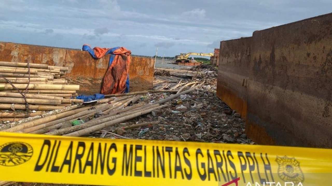 Menteri Lingkungan Hidup menyegel area reklamasi 2,5 hektare di Pal Jaya, Bekasi, karena dianggap ilegal dan melanggar UU Lingkungan Hidup, serta meminta penghentian aktivitas reklamasi tersebut.