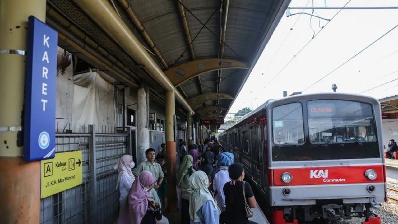 KAI Commuter akan mengintegrasikan Stasiun Karet, BNI City, dan Sudirman mulai April 2025; penumpang akan naik-turun di Stasiun BNI City yang lebih modern dan nyaman.