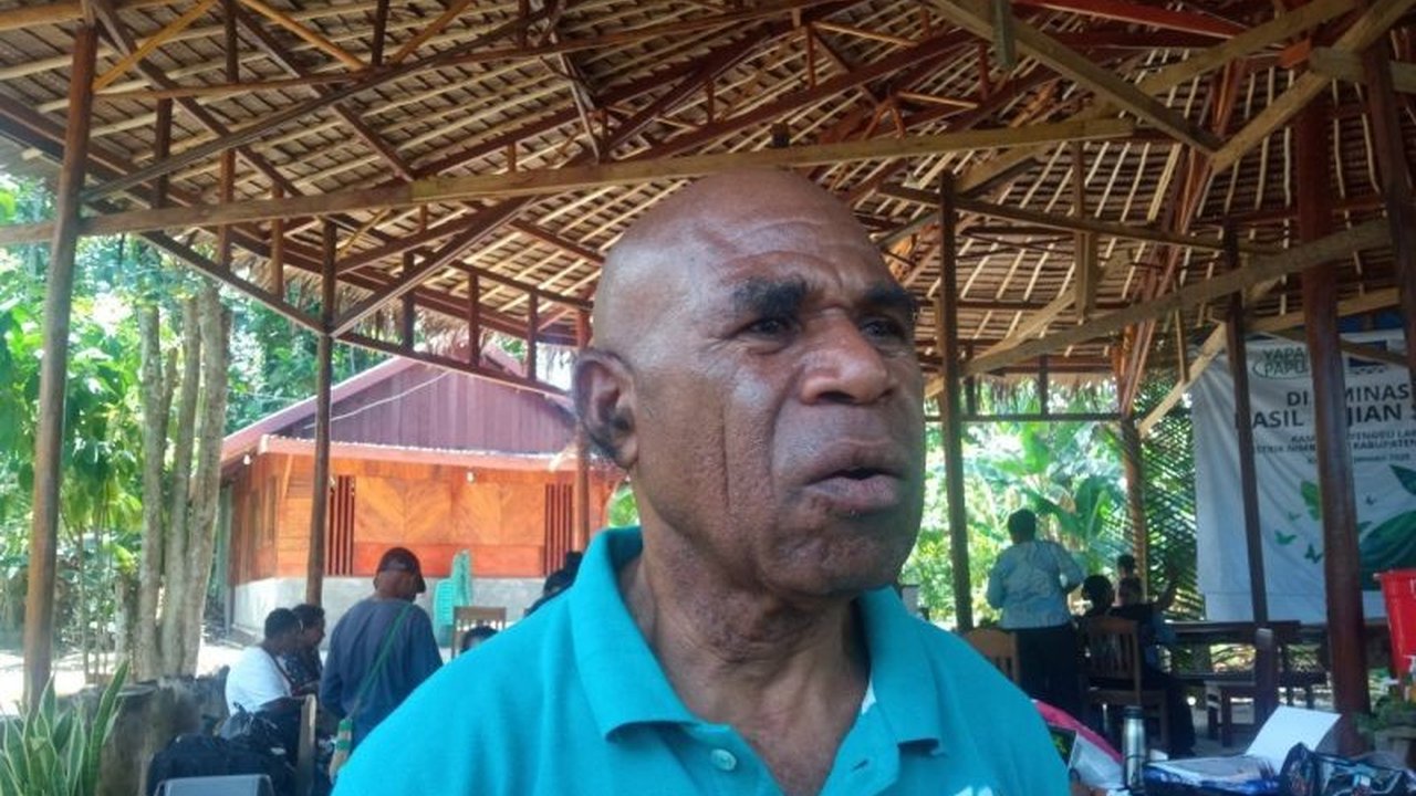 Ekowisata Isyo Hills Rephang Muaif di Kabupaten Jayapura, Papua, dikelola masyarakat adat Suku Namblong dan menjadi contoh sukses ekowisata kelas dunia yang memberdayakan masyarakat lokal serta melestarikan alam.