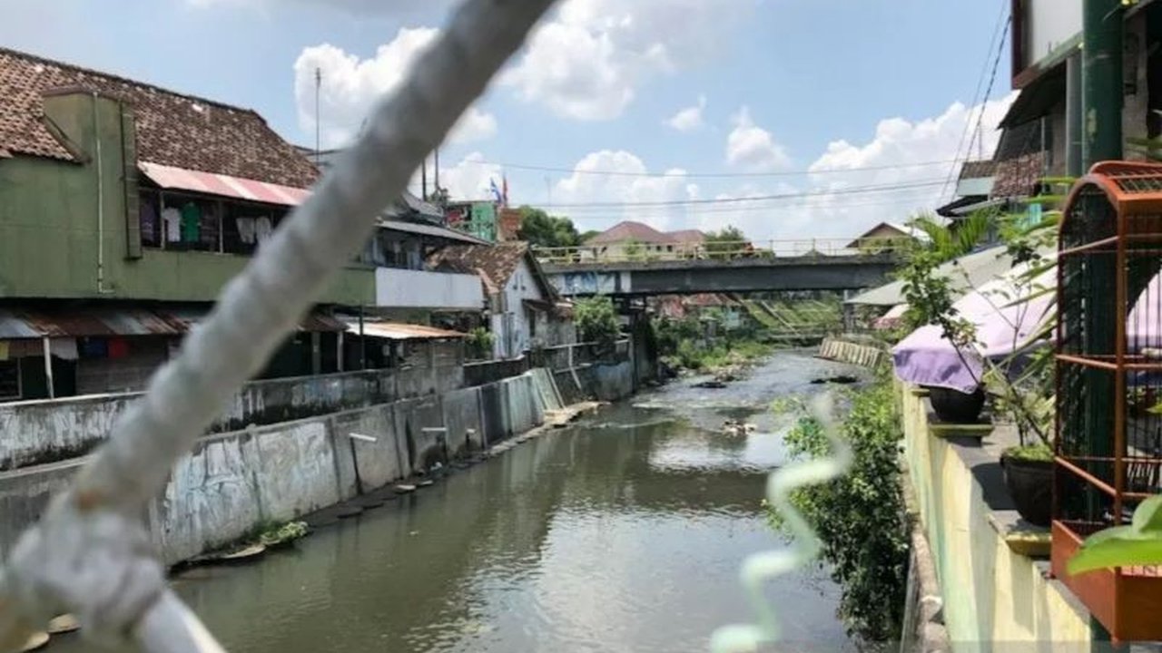 Pemkot Yogyakarta akan menambah sistem peringatan dini banjir otomatis (EWS) di Sungai Gajah Wong, Code, dan Winongo pada akhir Februari 2025 untuk meningkatkan kesiapsiagaan warga, dengan total anggaran sekitar Rp598,5 juta.