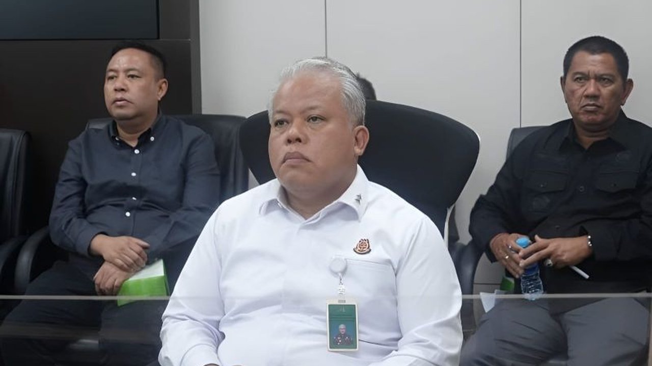 Kejaksaan Agung (Kejagung) tengah menyelidiki dugaan korupsi terkait penerbitan sertifikat hak guna bangunan (SHGB) dan hak milik (SHM) dalam polemik pembangunan pagar laut di perairan Tangerang, Banten, menyusul beredarnya video Kepala Desa Kohod yang di