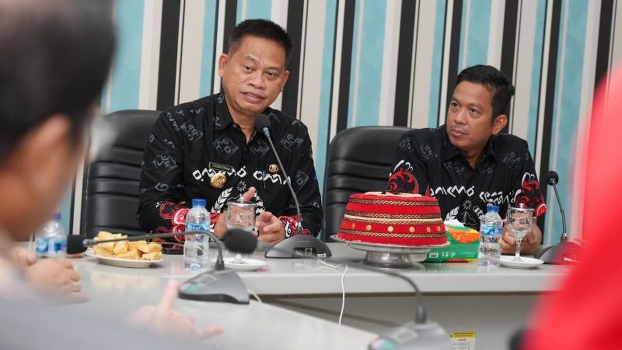 Penjabat Gubernur Sulsel, Fadjry Djufry, mendukung optimalisasi fasilitas Dinas ESDM untuk meningkatkan Pendapatan Asli Daerah (PAD) dengan memastikan tersedianya peralatan laboratorium dan survei yang memadai.