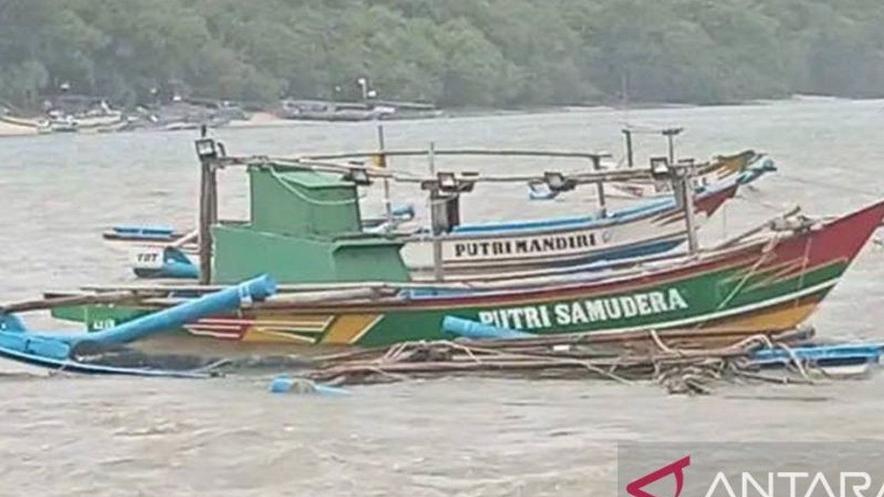 HNSI Kabupaten Sukabumi mengingatkan nelayan untuk membawa perlengkapan keselamatan dan mewaspadai cuaca ekstrem saat melaut, terutama dengan gelombang tinggi yang masih terjadi di perairan Sukabumi.
