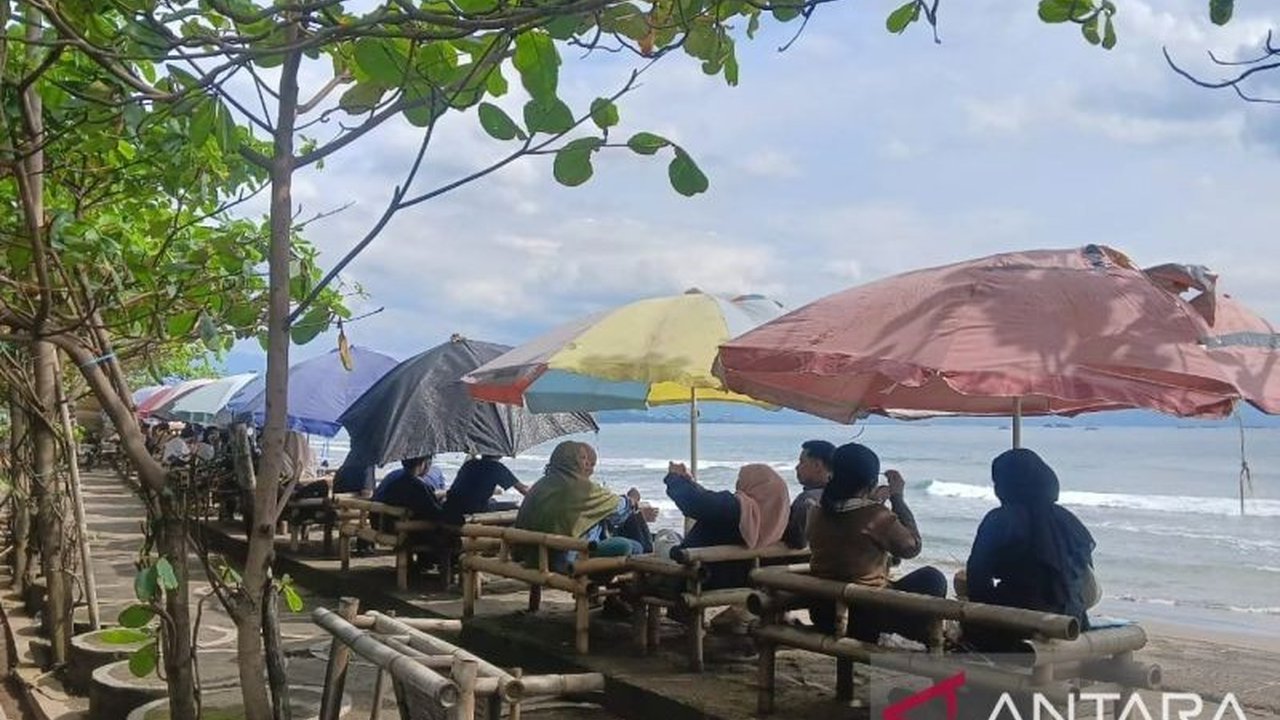 Seorang wisatawan di Pantai Citepus, Sukabumi, Jawa Barat, meminta maaf atas video viral yang berisi keluhan layanan pedagang, dan menyatakan masalah telah diselesaikan secara damai.
