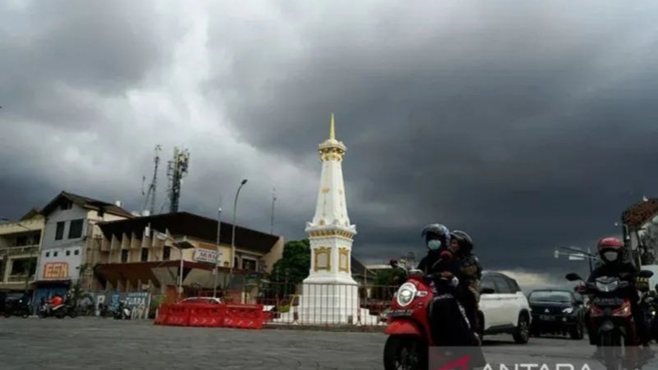 Prakiraan Cuaca BMKG: Hujan Guyur Beberapa Kota Besar di Indonesia