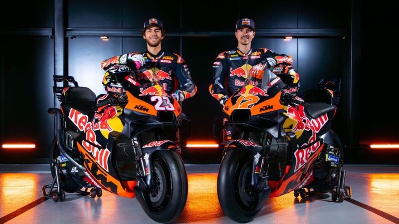 Enea Bastianini dan Maverick Vinales, dua pembalap top MotoGP, siap memulai babak baru bersama tim Red Bull KTM Tech3 pada musim balap 2025 dengan target bersaing di posisi terdepan.