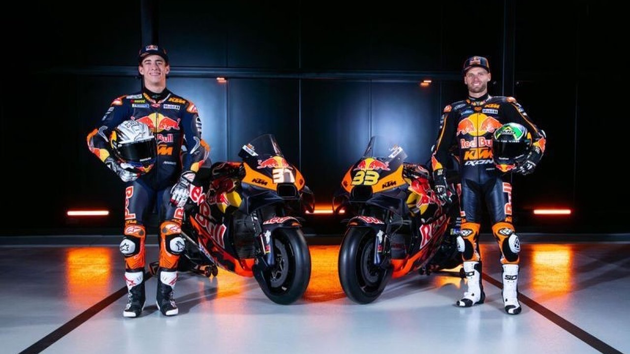 Brad Binder dan Pedro Acosta dari Red Bull KTM Factory Racing optimis menatap MotoGP 2025 setelah musim 2024 yang memberikan banyak pembelajaran dan perkembangan tim, serta pengembangan motor RC16 yang lebih cepat dan andal.