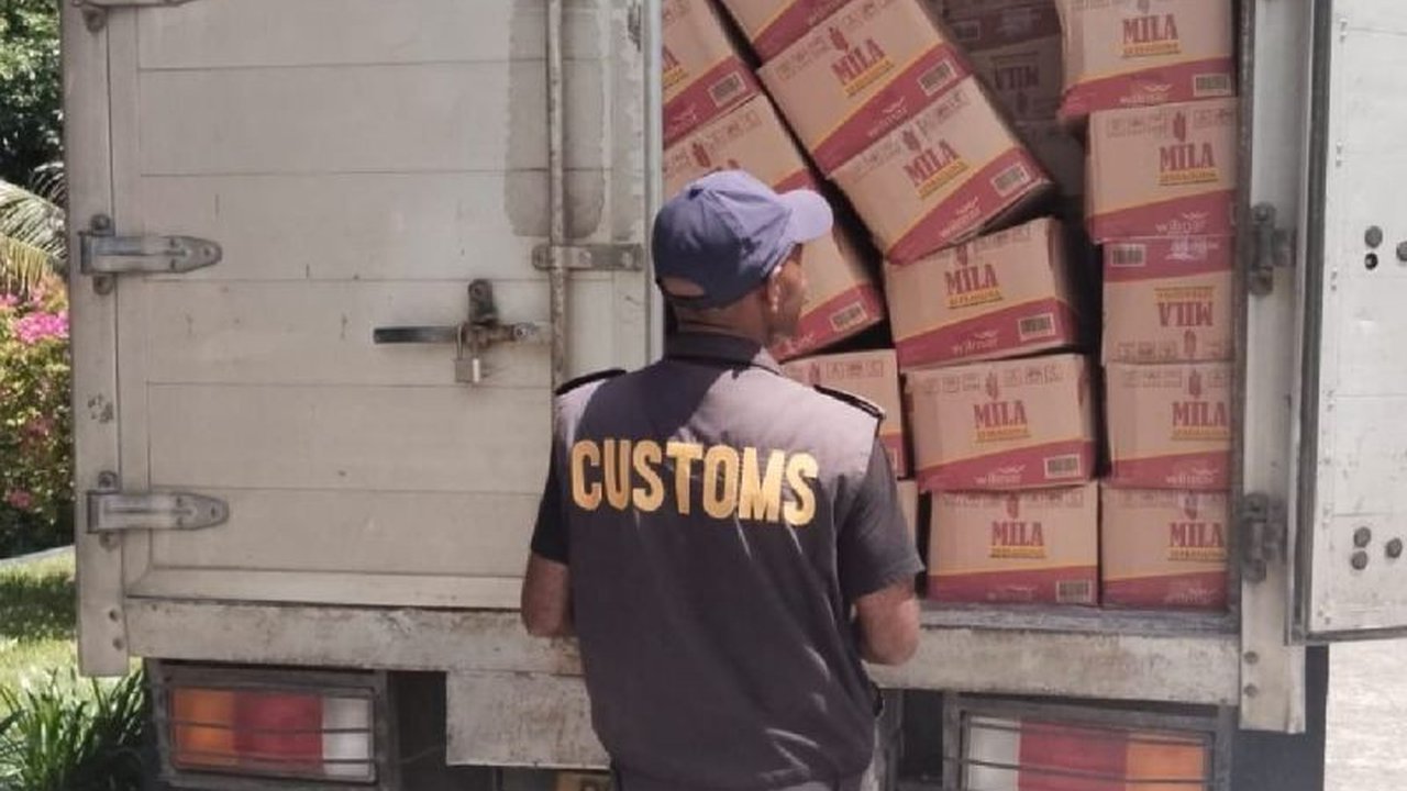 PLBN Skouw di Jayapura, Papua, tak hanya berfungsi sebagai pos imigrasi, tetapi juga menjadi pintu gerbang utama ekspor produk Indonesia, khususnya dari Papua, ke Papua Nugini dan negara-negara di kawasan Pasifik,  mendorong pertumbuhan ekonomi lokal dan.