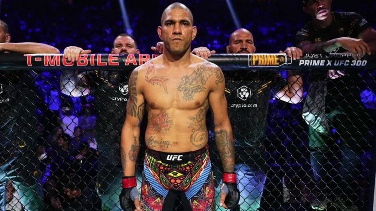 Juara UFC Alex Pereira menyatakan keinginannya untuk beradu tinju melawan juara kelas berat Oleksandr Usyk, meskipun saat ini masih terikat kontrak dengan UFC.