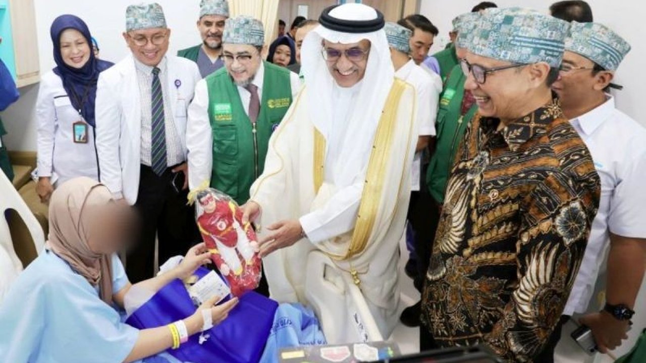 Kolaborasi RSJPDHK dan KSR berhasil selesaikan 38 operasi jantung bawaan kompleks dalam 10 hari, meningkatkan kapasitas dokter spesialis jantung Indonesia dan memperkuat hubungan bilateral kedua negara.