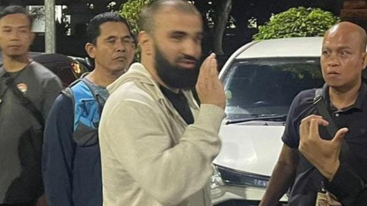 Satu dari sembilan pelaku perampokan dan penculikan terhadap WNA Ukraina yang merugikan korban sekitar Rp3,4 miliar berhasil ditangkap di Bandara Ngurah Rai, Bali, sementara delapan lainnya masih buron.