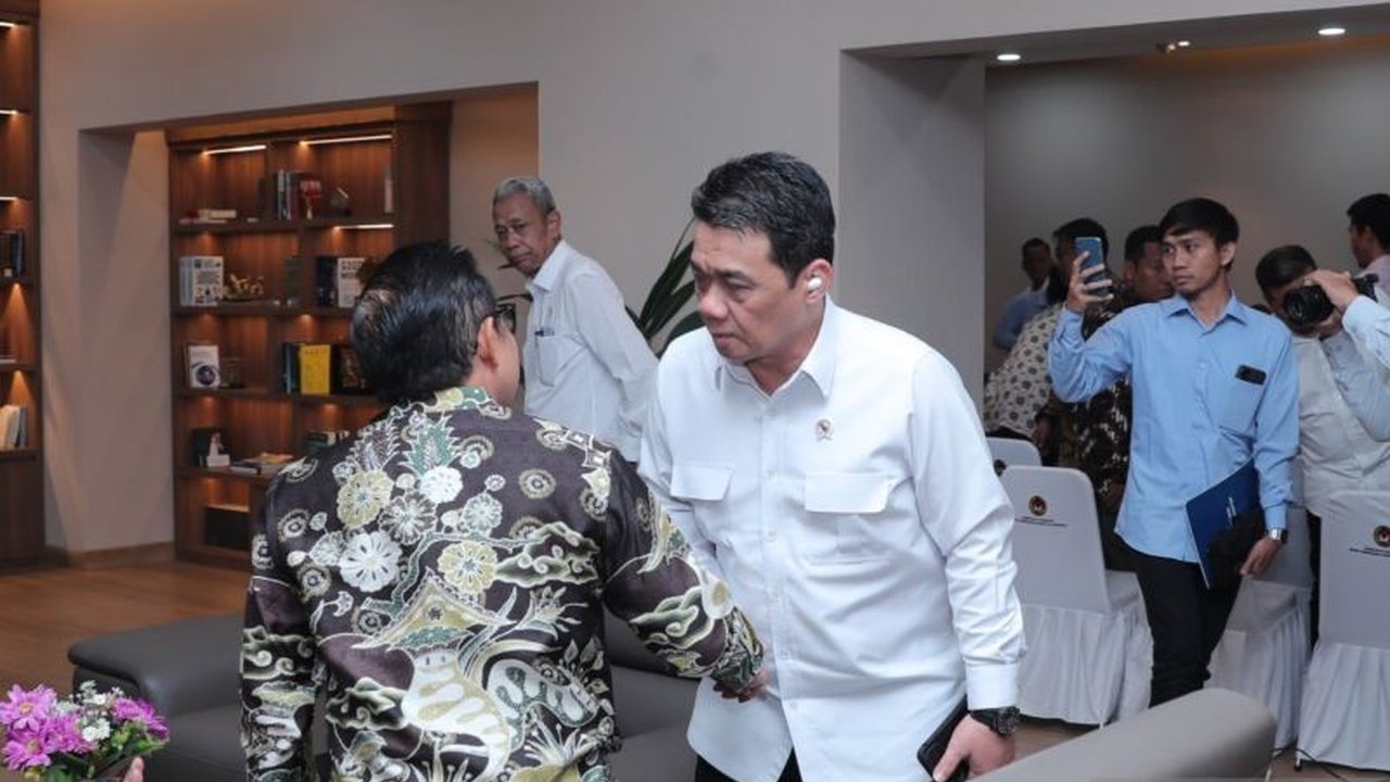 Wakil Menteri Desa Pembangunan Daerah Tertinggal (Wamendes) menekankan pentingnya data tunggal akurat untuk memastikan program pengentasan kemiskinan tepat sasaran dan efektif, seperti pemanfaatan Indeks Desa Membangun (IDM).