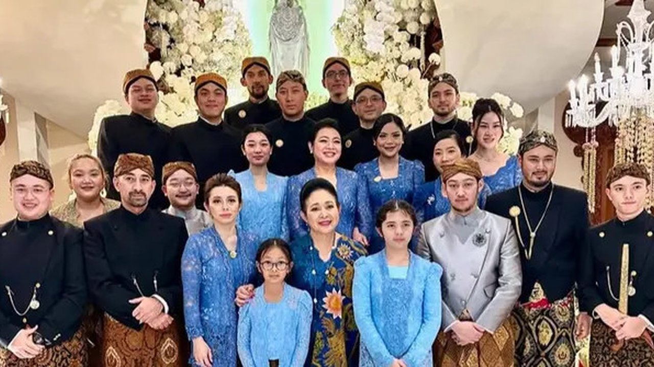 Keluarga Cendana Kembali Berkumpul di Pernikahan Cicit Soeharto. [@titieksoeharto]