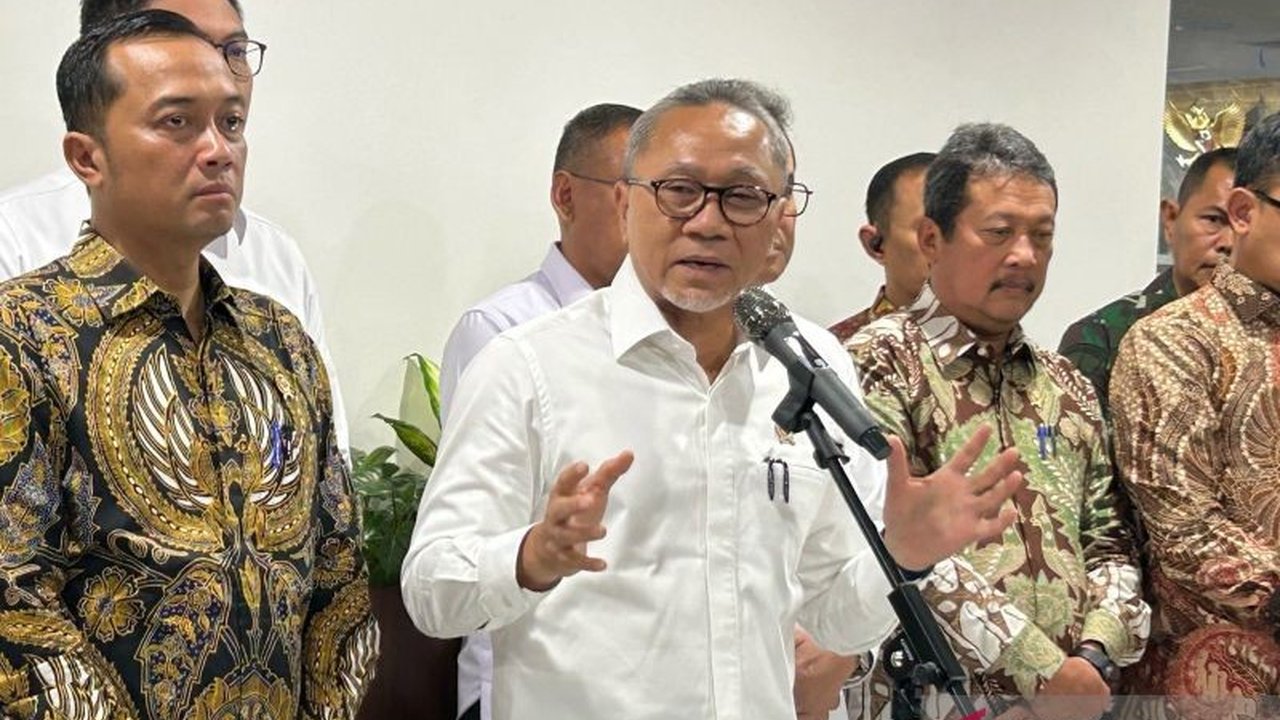 Pemerintah menggelontorkan Rp39 triliun kepada Bulog untuk menyerap 3 juta ton beras dari petani hingga April 2025 guna menjamin ketersediaan pangan dan mendukung swasembada beras.