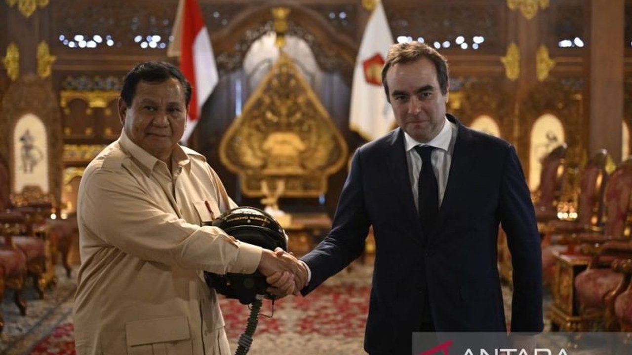 Menhan Prancis, Sebastian Lecornu, mengunjungi Indonesia untuk merayakan 75 tahun hubungan bilateral dengan Indonesia, sekaligus membahas kerja sama pertahanan, termasuk pengadaan alutsista dan transfer teknologi.