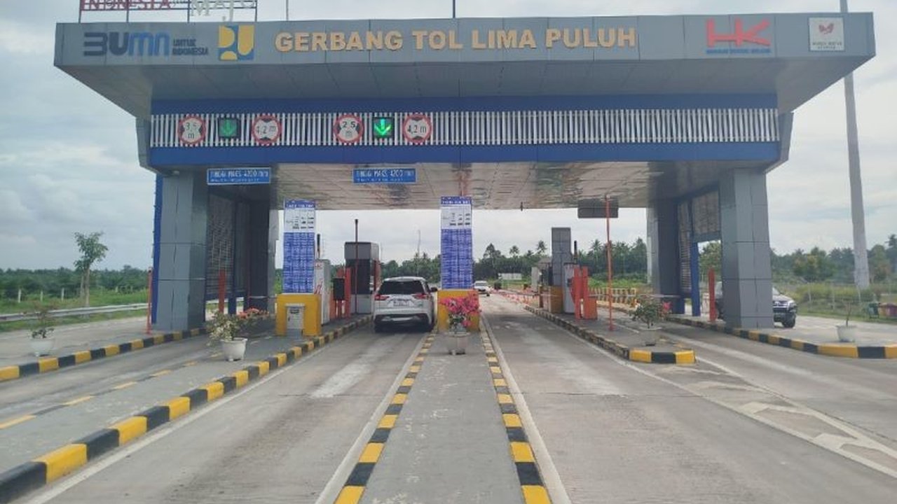 PT Hutama Karya mencatat lonjakan signifikan kendaraan yang melintasi Tol Kutepat dan ruas Tol Trans Sumatera lainnya selama libur Isra Miraj dan Imlek 2025, dengan peningkatan mencapai 61 persen di Tol Kutepat.