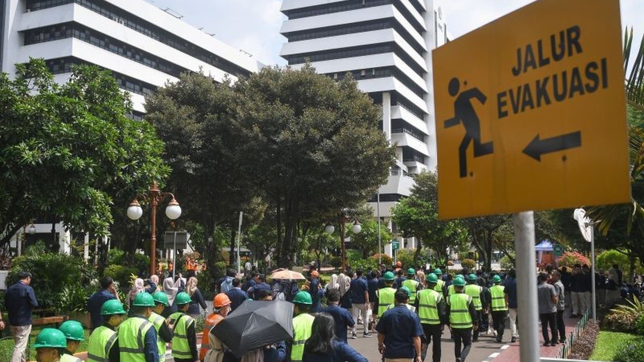 Kementerian Keuangan membantah keaslian tabel efisiensi belanja kementerian/lembaga (K/L) senilai Rp256,1 triliun yang beredar di media sosial, meskipun Presiden telah meminta efisiensi anggaran.