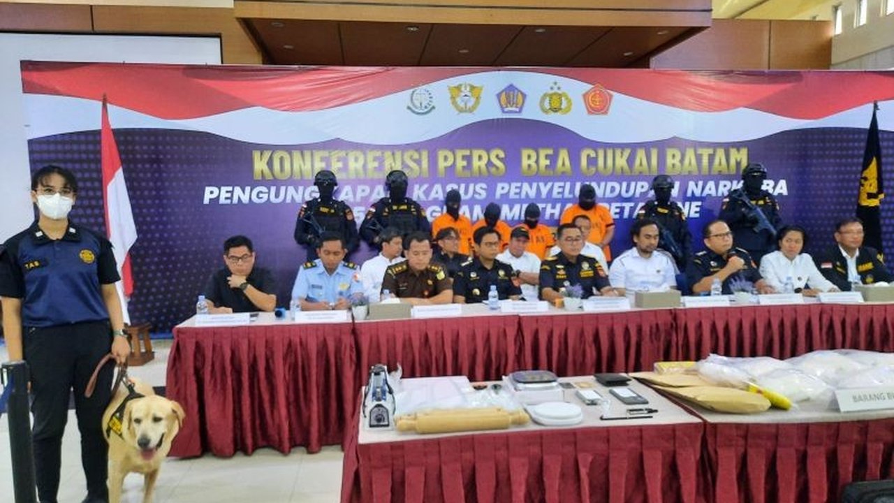Bea Cukai Batam menggagalkan penyelundupan 42 iPhone melalui modus joki IMEI yang direkrut lewat media sosial, menghindari bea masuk dan pajak, dengan ponsel tersebut kini menjadi Barang Dikuasai Negara.