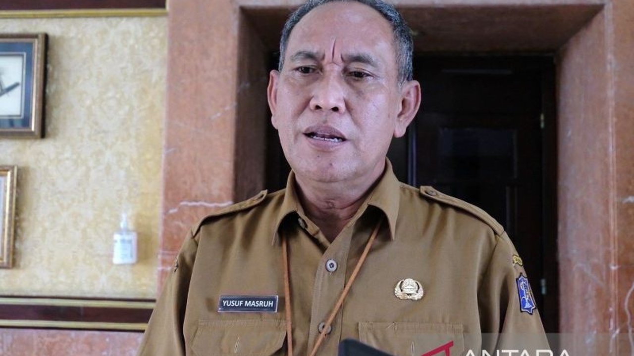 Pemkot Surabaya menyatakan kesiapannya mendukung kebijakan Kemendikdasmen terkait pergantian sistem PPDB menjadi SPMB pada tahun ajaran 2025, dengan tetap memastikan proses pembelajaran berjalan lancar.