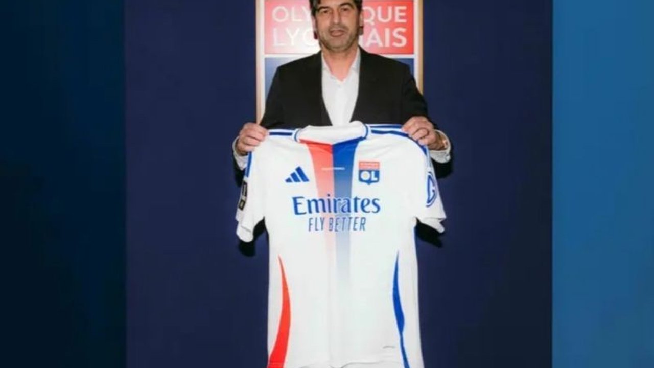 Mantan pelatih AC Milan, Paulo Fonseca, ditunjuk sebagai pelatih baru Olympique Lyon menggantikan Pierre Sage yang dipecat karena serangkaian hasil buruk, menargetkan kembalinya Lyon ke puncak klasemen Ligue 1 dan tiket Liga Champions.
