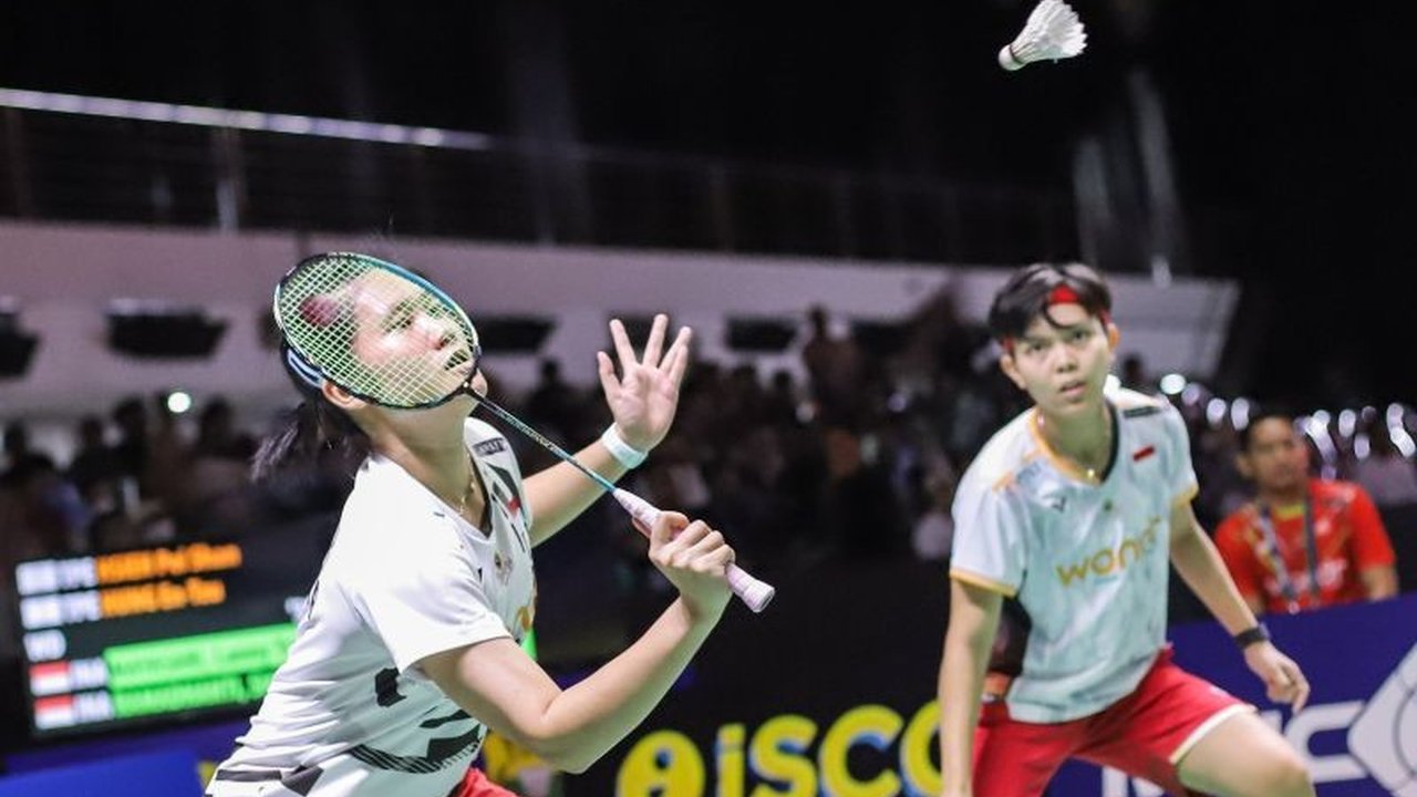 Lanny Tria Mayasari/Siti Fadia Silva Ramadhanti siap menghadapi semifinal Thailand Masters 2025, setelah meraih kemenangan di perempat final dan mengamankan tempat di dua sektor berbeda; ganda putri dan ganda campuran.
