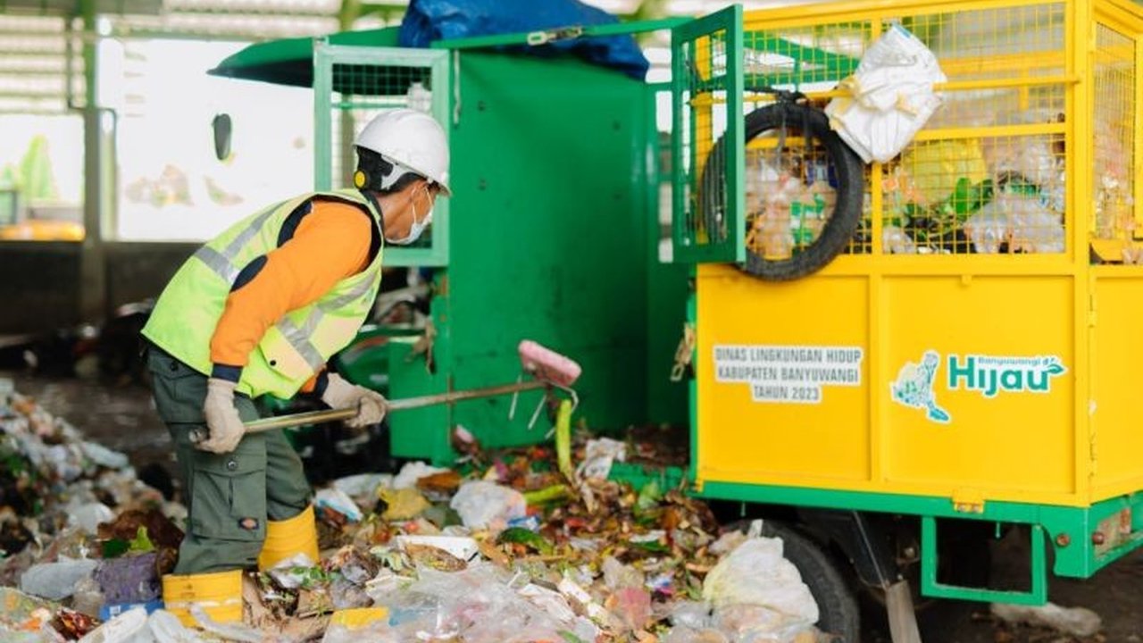 Pemerintah Banyuwangi dan Kementerian PUPR akan membangun TPA dan TPST dengan kapasitas 500 ton sampah per hari untuk mengatasi masalah sampah di Banyuwangi, Jawa Timur.