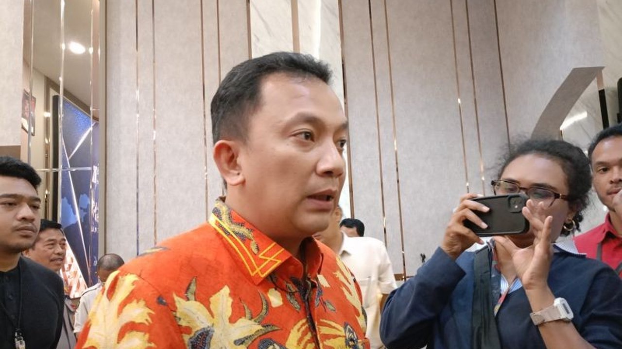 Kepolisian Jakarta Barat telah memeriksa 14 saksi terkait kebakaran Glodok Plaza pada 15 Januari 2024,  untuk mengungkap penyebab kebakaran dan menentukan tersangka, sementara gedung dinyatakan tak memenuhi syarat proteksi kebakaran.