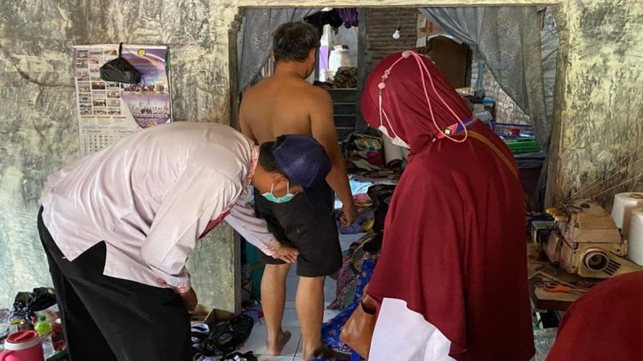 Peringatan Hari Kusta Sedunia dan Hari Penyakit Tropis Terabaikan Sedunia 2025 menyoroti perjuangan Indonesia dalam mengeliminasi kusta, termasuk tantangan stigma, keterbatasan sumber daya, dan perubahan indikator eliminasi oleh WHO.