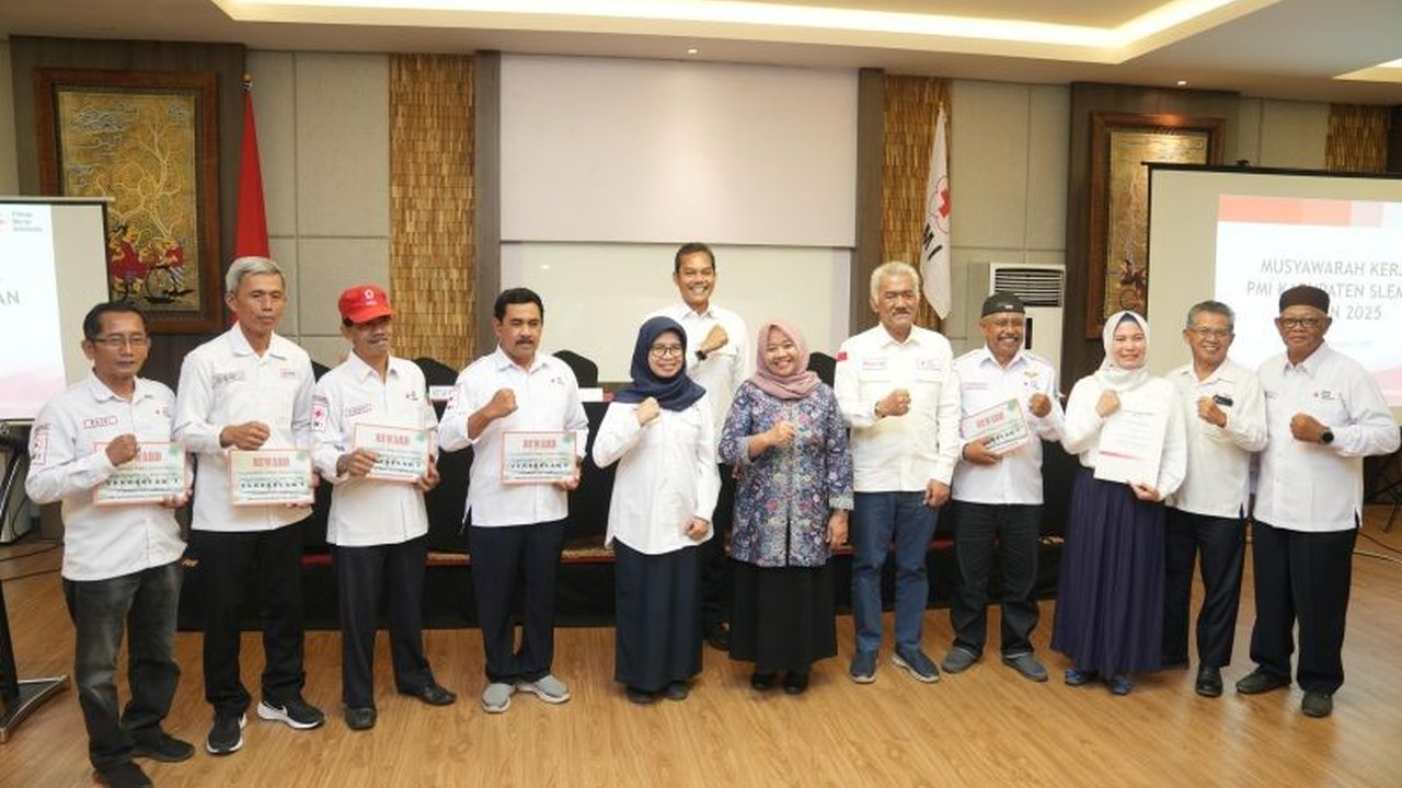 Pemkab Sleman menyatakan komitmen penuh mendukung program PMI Sleman, termasuk kegiatan donor darah yang telah mengumpulkan ribuan kantong darah hingga Desember 2024, serta menekankan pentingnya kolaborasi untuk pelayanan masyarakat.