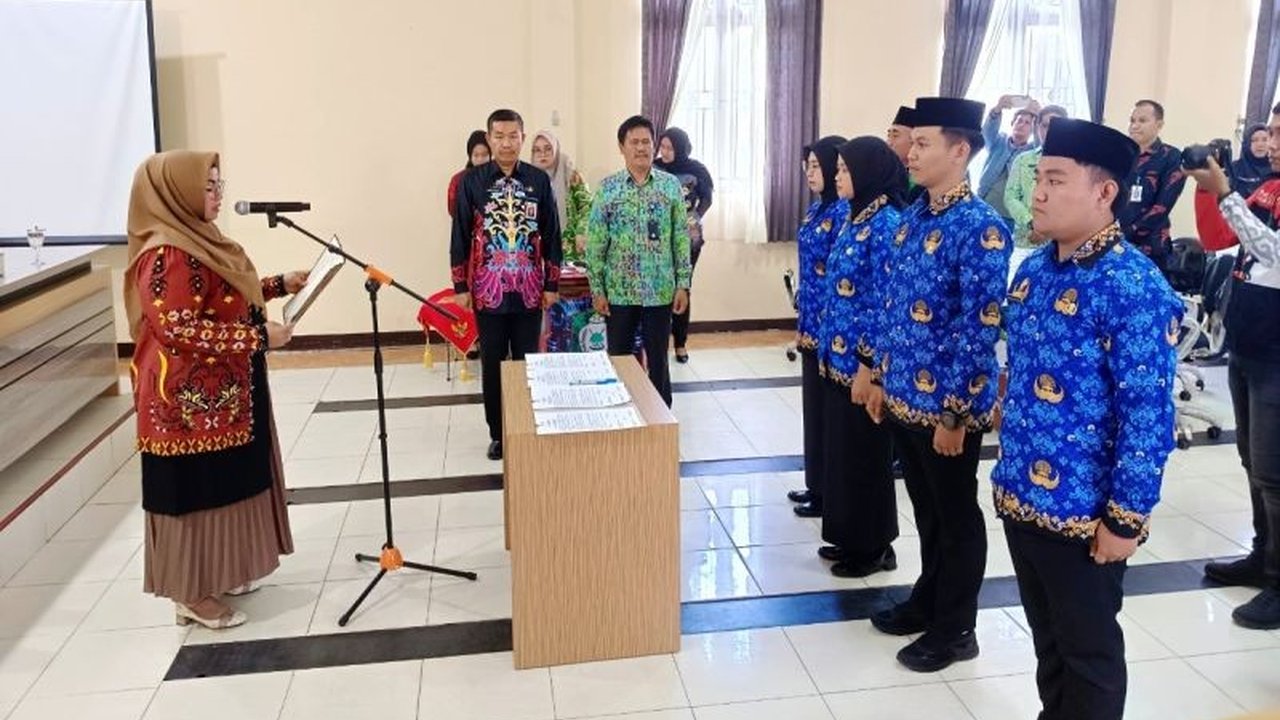 Lima lulusan Politeknik Transportasi Darat Indonesia (PTDI) resmi menjadi PNS di Dinas Perhubungan Kotim, Kalimantan Tengah, guna memenuhi kebutuhan sektor transportasi yang vital bagi daerah tersebut.