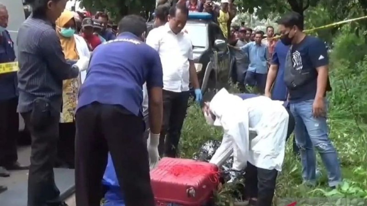 Polisi berhasil menangkap pelaku mutilasi wanita di Ngawi yang mayatnya ditemukan dalam koper; identitas pelaku, kronologi, dan motif masih dalam penyelidikan.