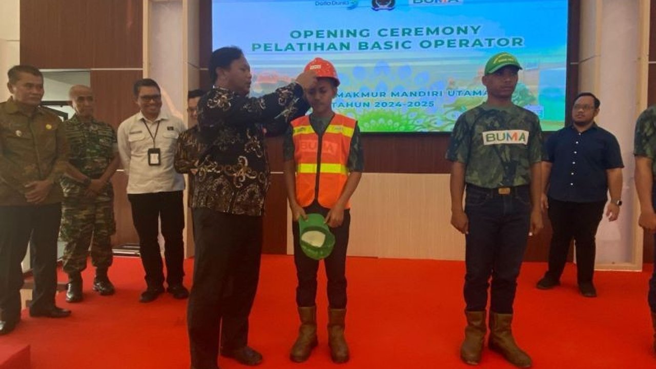 Pemerintah Kabupaten Berau berkolaborasi dengan PT Bukit Makmur Mandiri Utama (Buma) dalam pelatihan 'Basic Operator' untuk mencetak SDM unggul di sektor pertambangan guna memenuhi kebutuhan pasar kerja lokal.