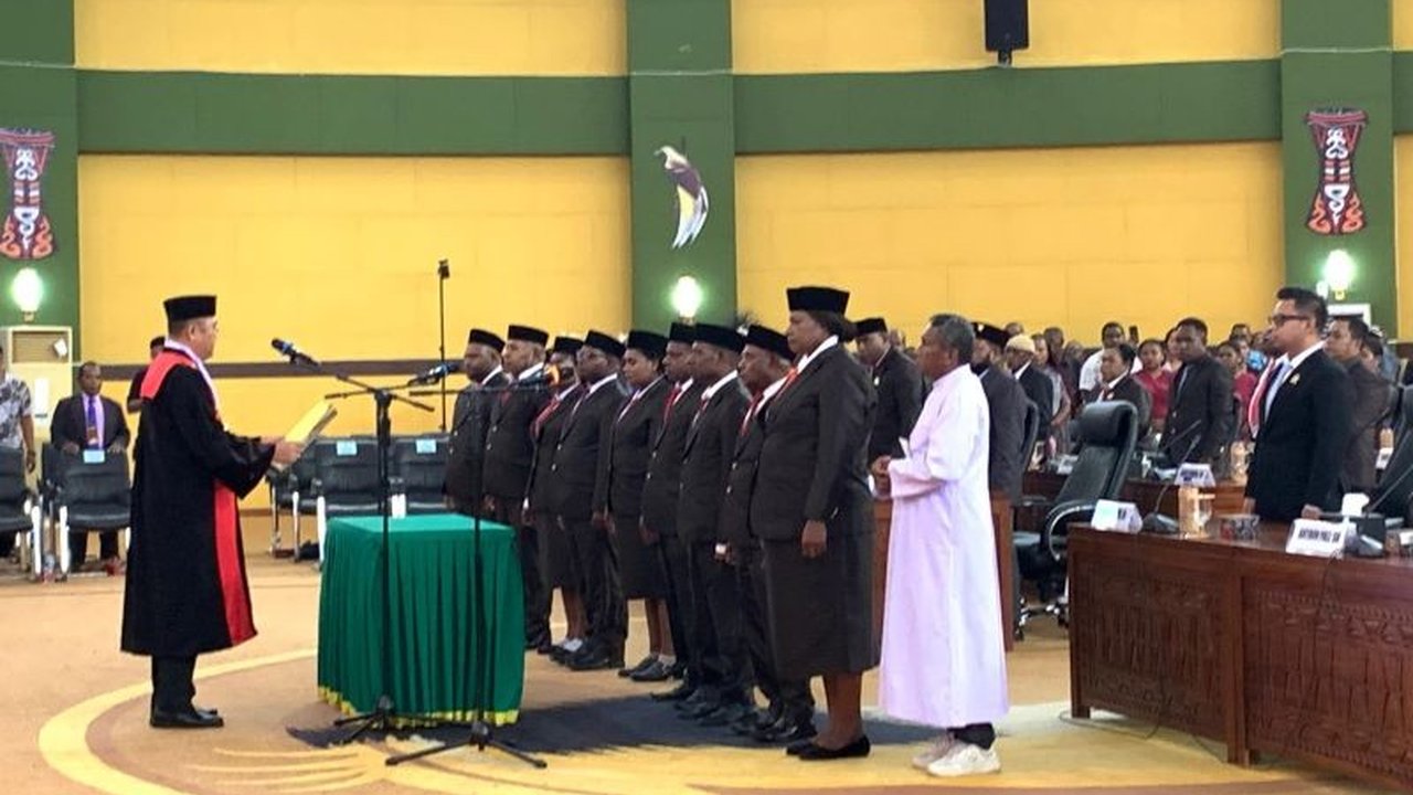 Sembilan anggota DPRK Mimika periode 2024-2029 dilantik di Timika pada 31 Januari 2024 melalui jalur Otsus, menambah total anggota menjadi 44 orang.