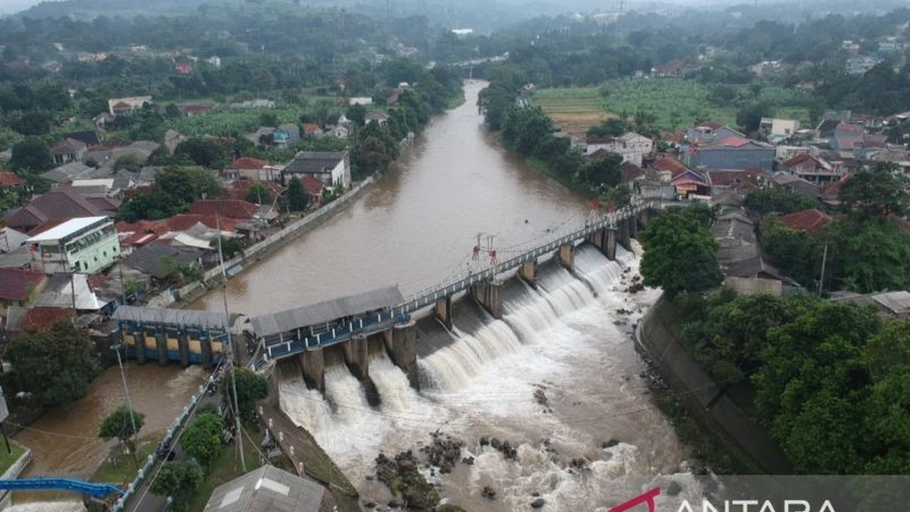 Tinggi Muka Air (TMA) Bendung Katulampa di Kota Bogor tetap normal meskipun Puncak diguyur hujan;  meski demikian, kewaspadaan terhadap potensi bencana tetap diimbau mengingat potensi cuaca ekstrem.