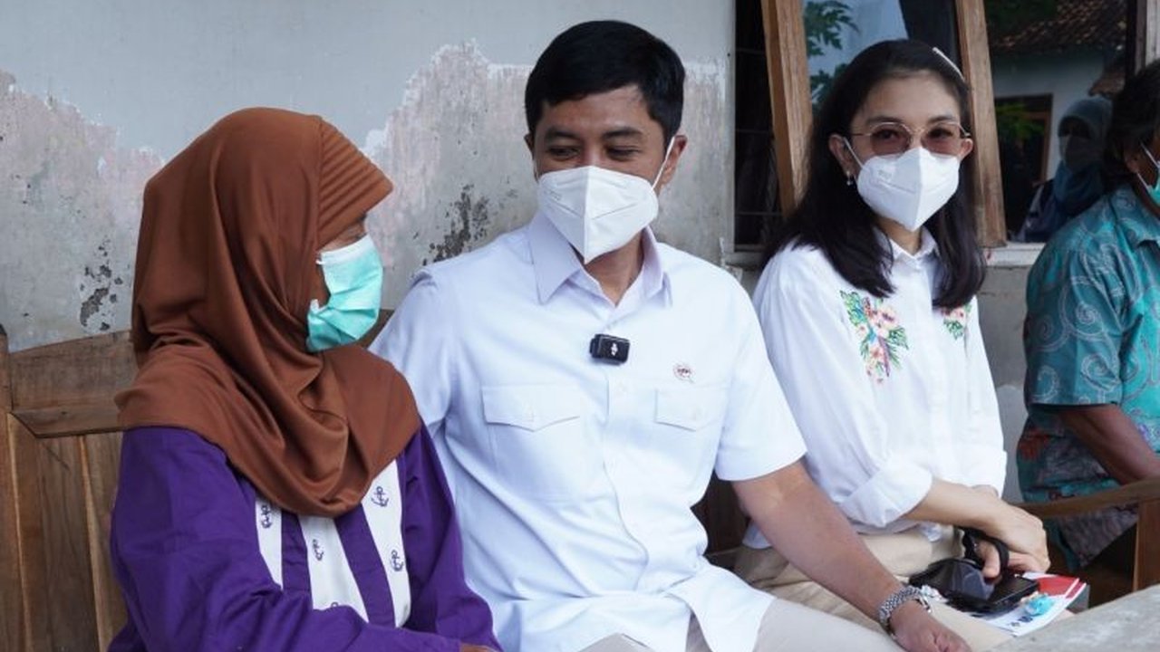 Wakil Menteri Kesehatan meninjau program penanganan TBC di Sleman, Yogyakarta, yang melibatkan kolaborasi berbagai sektor dan menunjukkan hasil signifikan dalam peningkatan deteksi serta pengobatan.