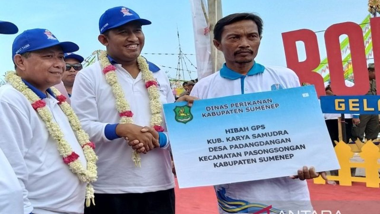 Pemerintah Kabupaten Sumenep mengalokasikan anggaran untuk membantu asuransi 2000 nelayan pada tahun 2025, sebagai kelanjutan program perlindungan jaminan sosial kecelakaan kerja.