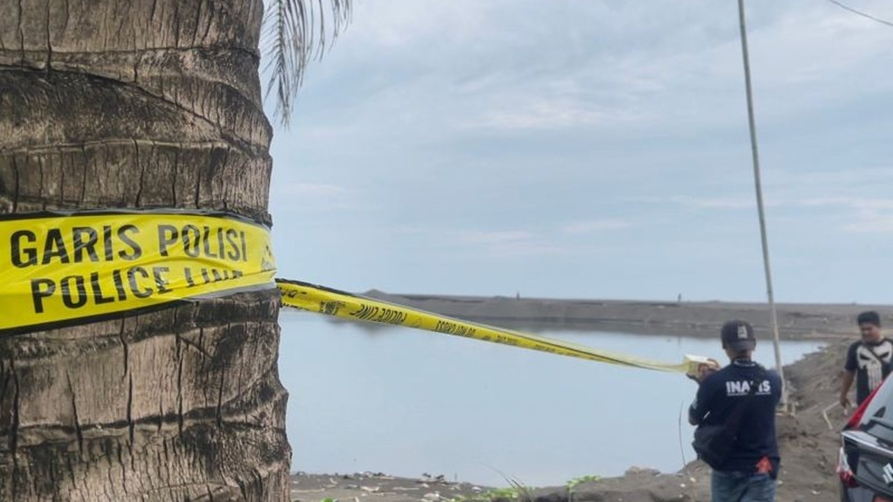 Kepolisian Resor Tasikmalaya menutup lima lokasi penambangan pasir ilegal di Kecamatan Cikalong dan Karangnunggal, yang telah beroperasi bertahun-tahun tanpa izin, setelah menerima laporan dari masyarakat.