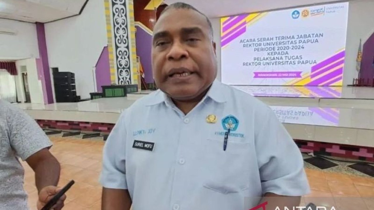 LL DIKTI Wilayah XIV Papua Barat usul pemerintah segera buat program agar ratusan ribu sarjana di Papua bisa berkontribusi membangun kampung halaman, bukan menganggur di kota.