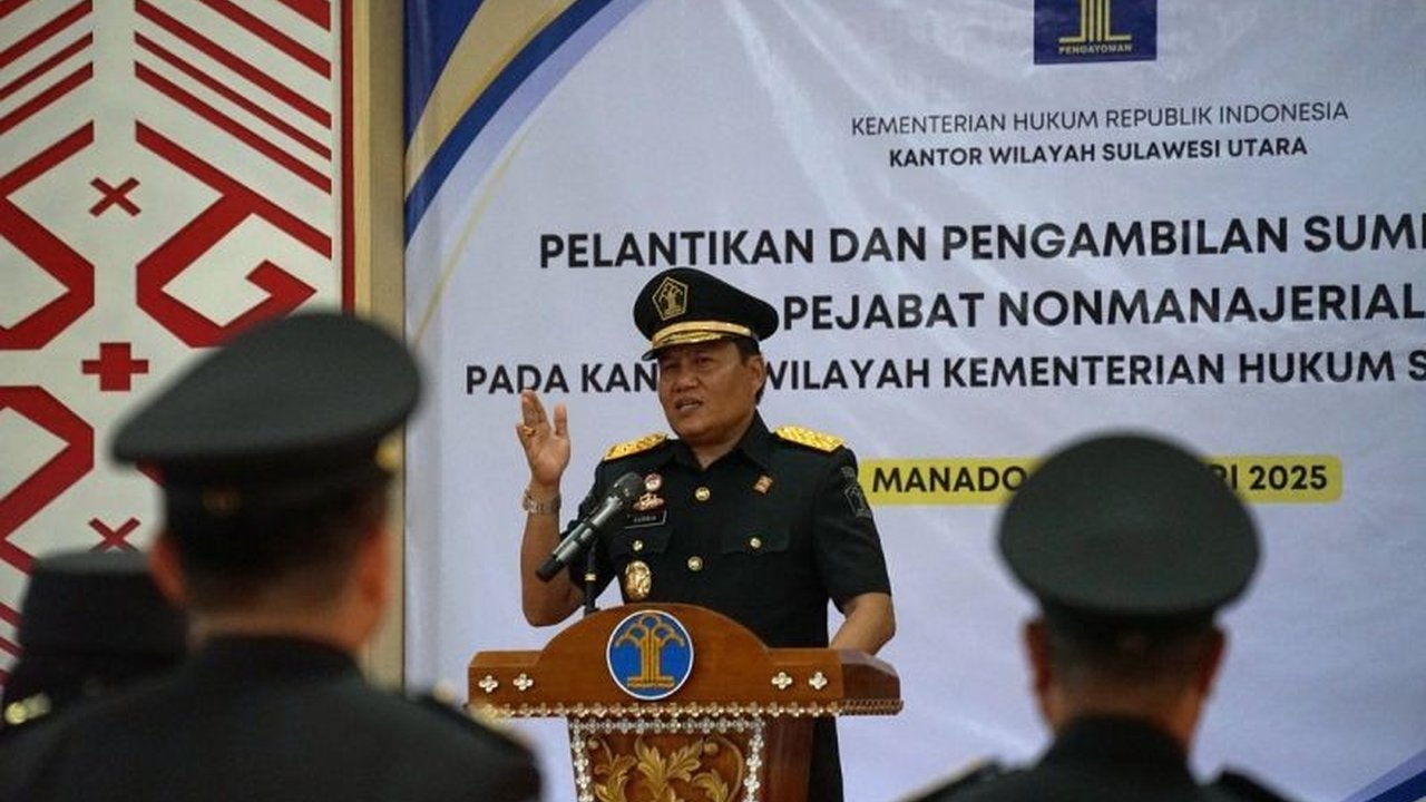 Kepala Kanwil Kemenkumham Sulawesi Utara, Kurniaman Telaumbanua, meminta 11 pejabat baru yang dilantik untuk bekerja secara optimal, menjaga nilai ASN Berakhlak, dan fokus mengembangkan keahlian demi kemajuan instansi.