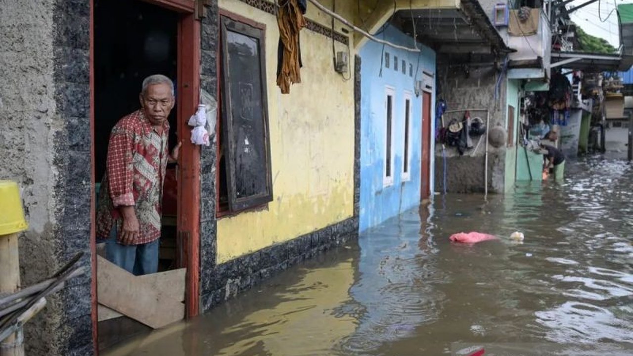 DPRD DKI Jakarta mendesak evaluasi sistem pengendalian banjir Jakarta karena gagal mengatasi hujan ekstrem; diperlukan peningkatan infrastruktur, koordinasi, dan penegakan aturan.