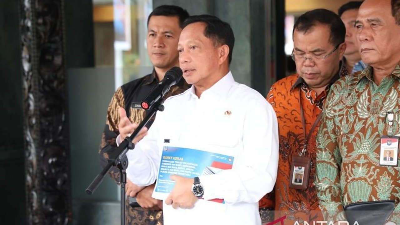 Mendagri Tito Karnavian mengumumkan penundaan pelantikan 296 kepala daerah terpilih pada 6 Februari 2025 karena putusan sela Mahkamah Konstitusi terkait sengketa Pilkada 2024, menunggu putusan dismissal MK.