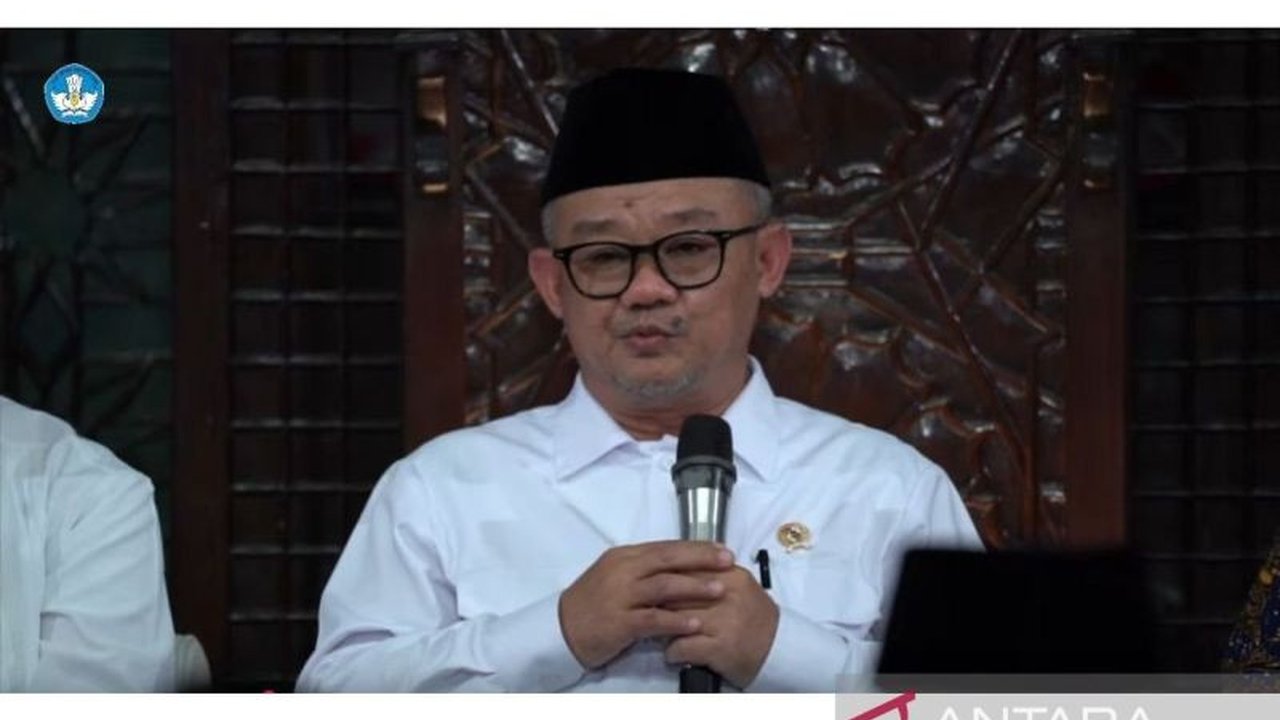 Mendikdasmen Abdul Mu'ti menekankan pentingnya shalat bagi pembentukan karakter mulia generasi muda Indonesia, menghubungkannya dengan ayat Al-Quran dan tujuan pendidikan nasional.